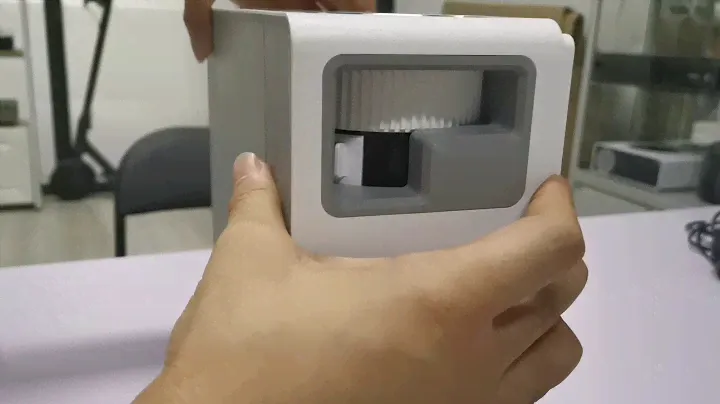 The Projector focus wheel is stuck,  How to solve this problem?