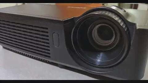 Proyector InFocus IN114 - XGA - Lámpara de 6,000 horas - 2700 Lúmenes